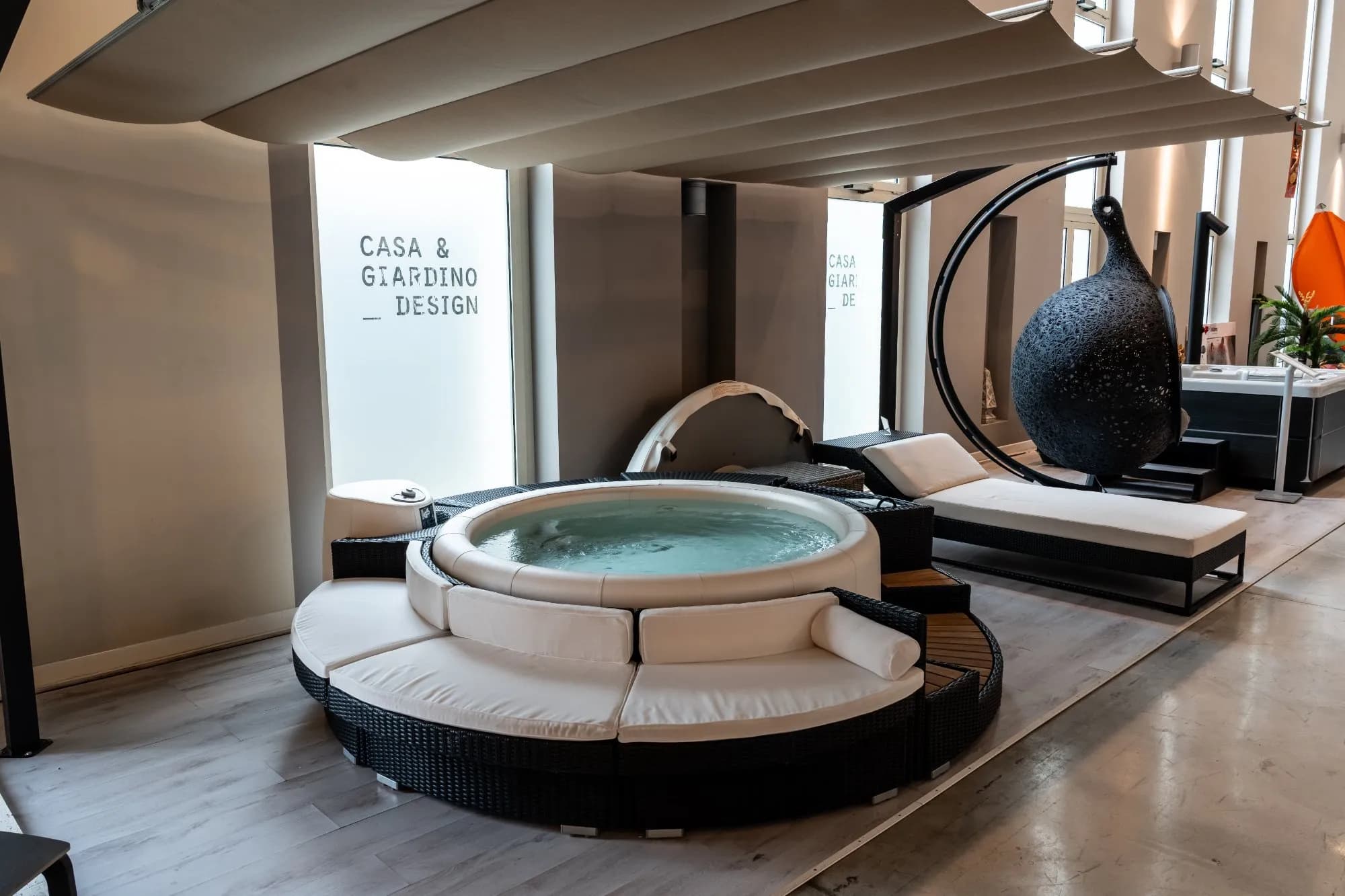 POOL & SPA